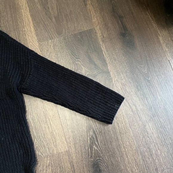 EXPRESS  Black V Neck Sweater/Size Small - Picture 2 of 6